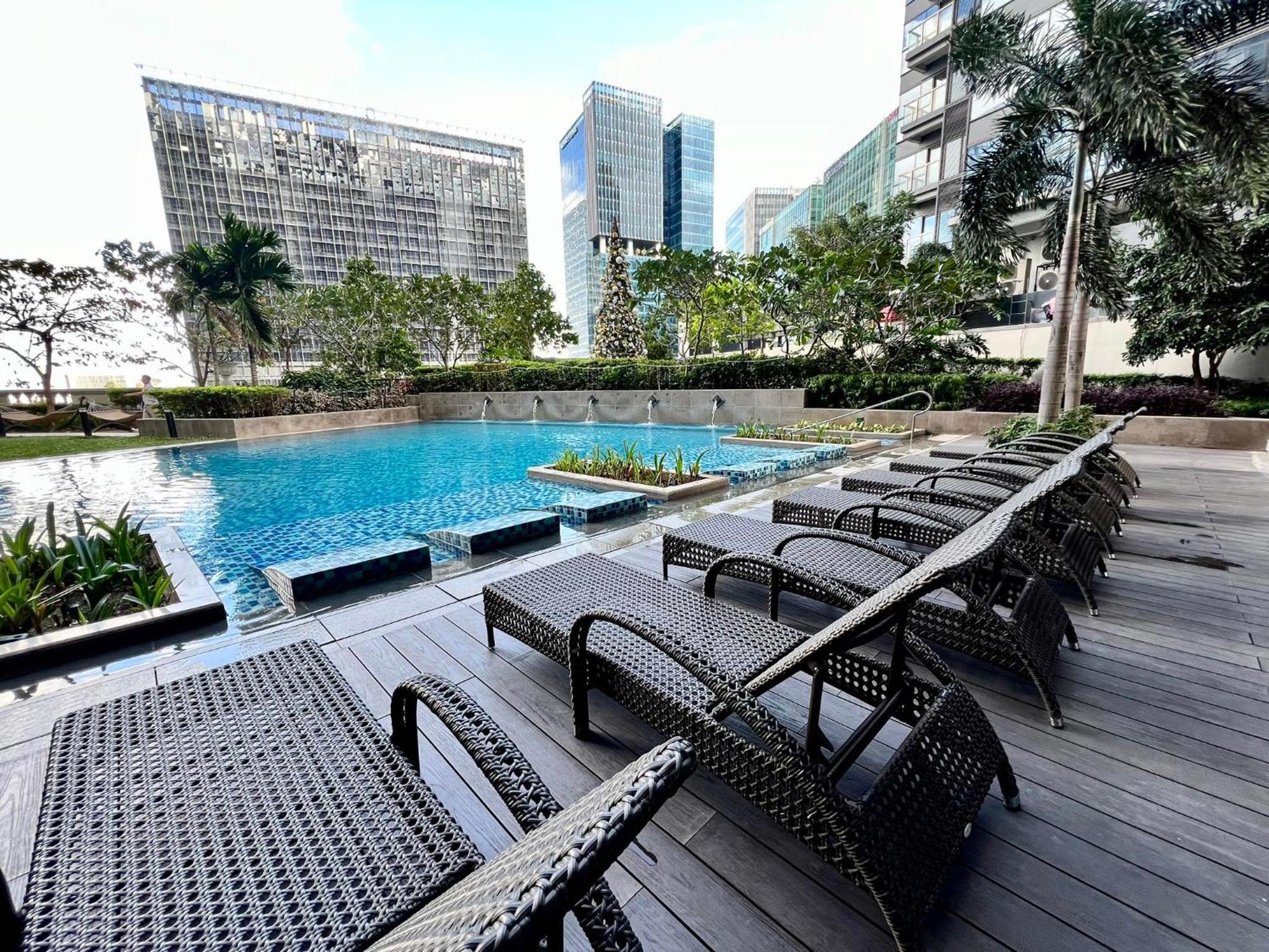 Hotel Vibe Condo At Uptown Parksuites Bgc Taguig Bagian luar foto