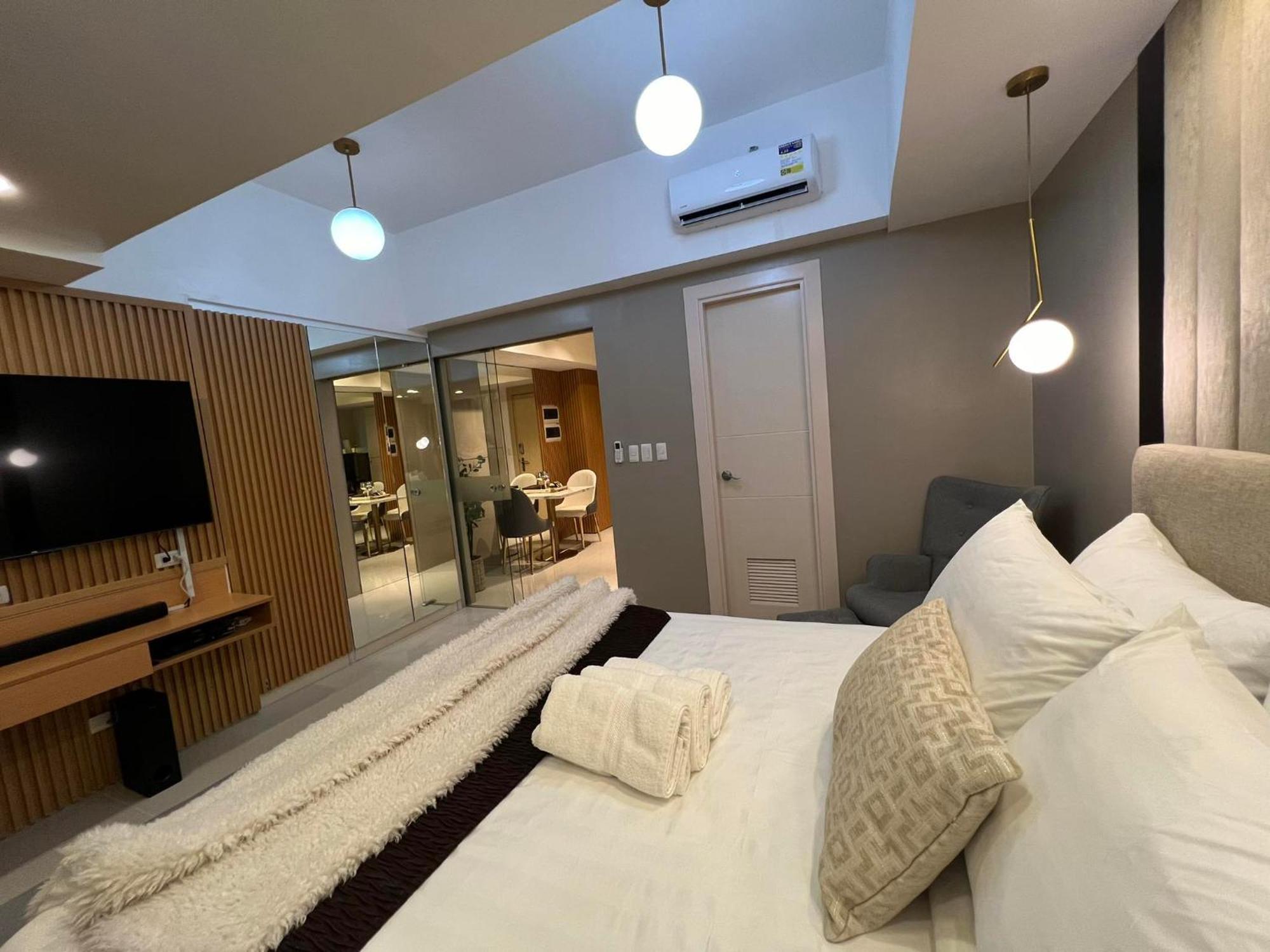 Hotel Vibe Condo At Uptown Parksuites Bgc Taguig Bagian luar foto