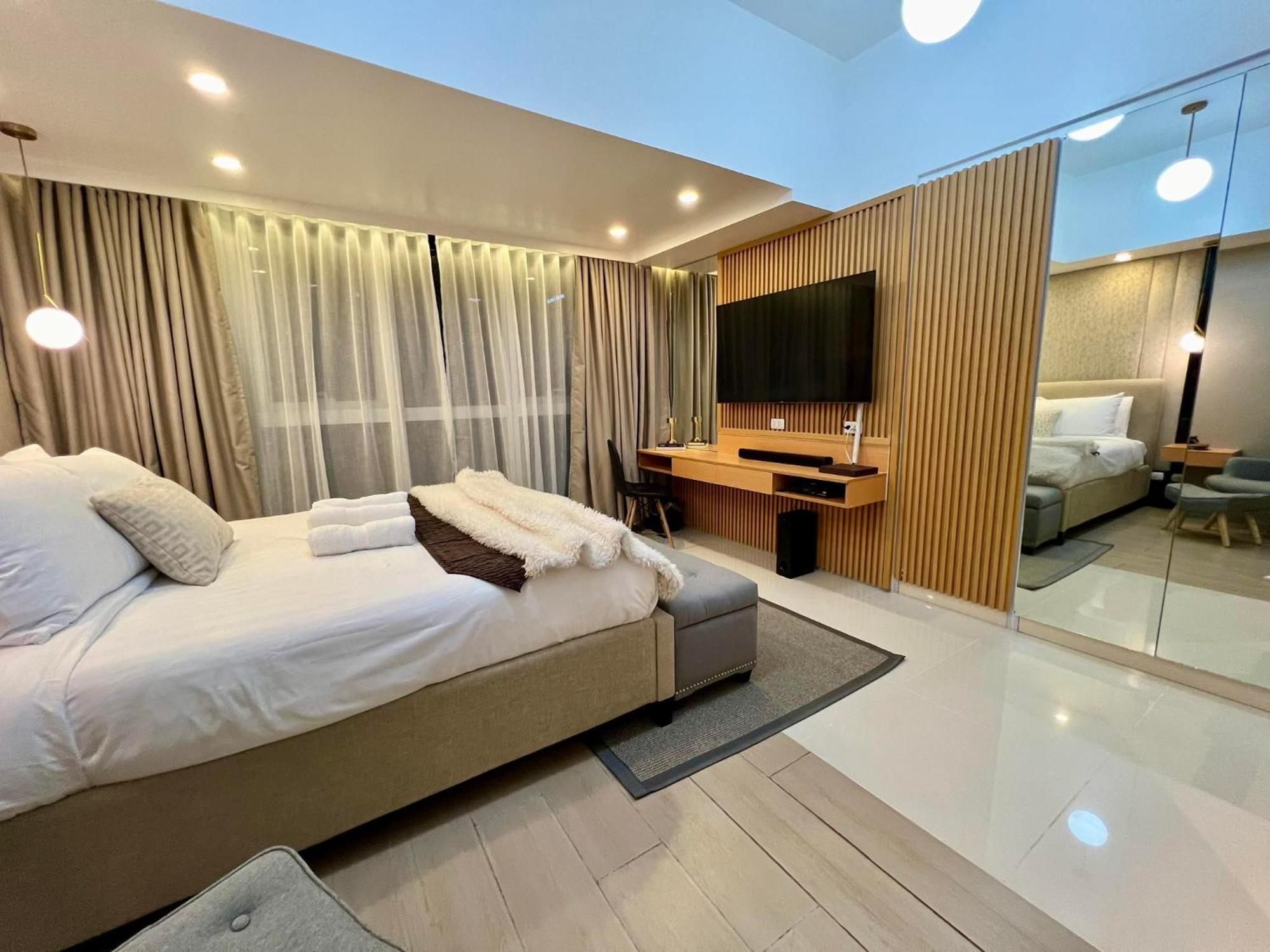 Hotel Vibe Condo At Uptown Parksuites Bgc Taguig Bagian luar foto